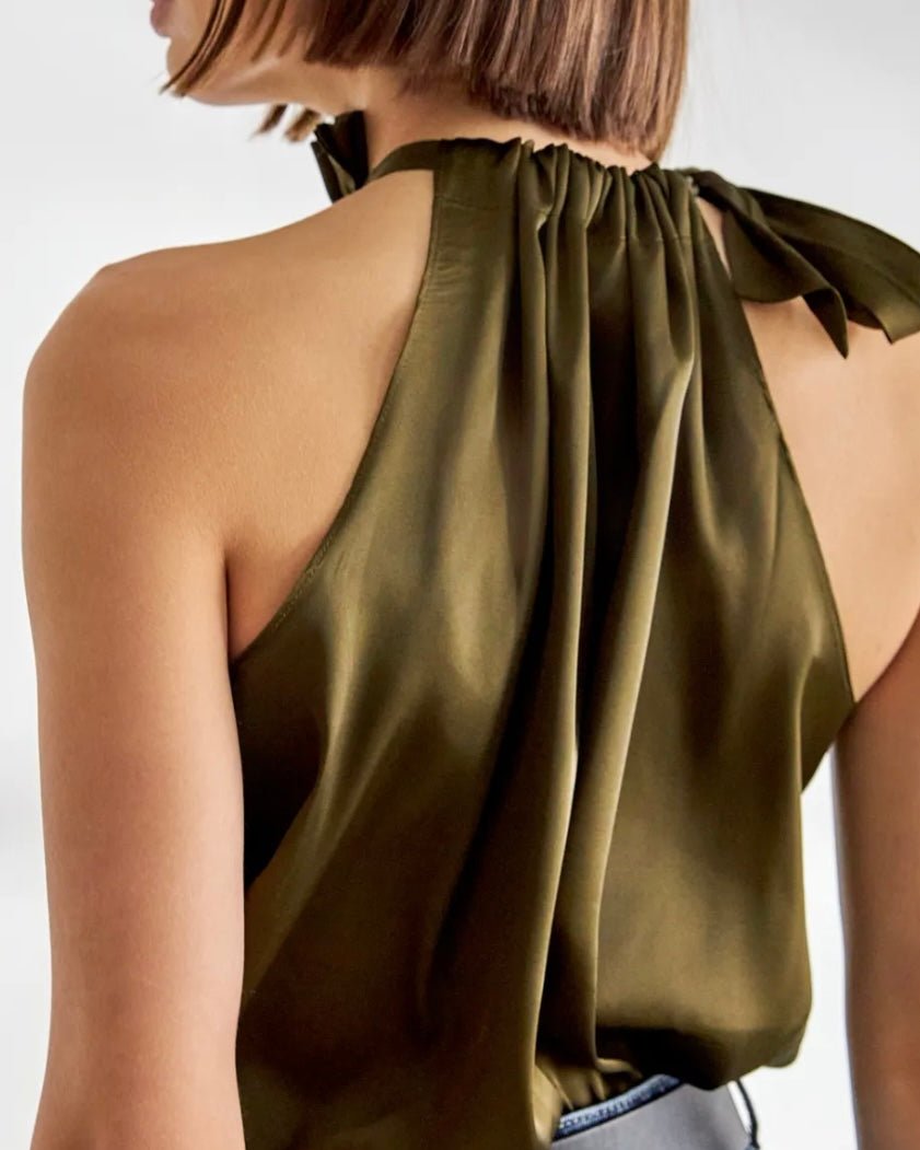 Butterfly top i satin - khaki grøn - Staun Denmark - Til hverdag og fest
