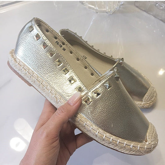 Espadrille i guld med nitter - Staun Denmark - Til hverdag og fest