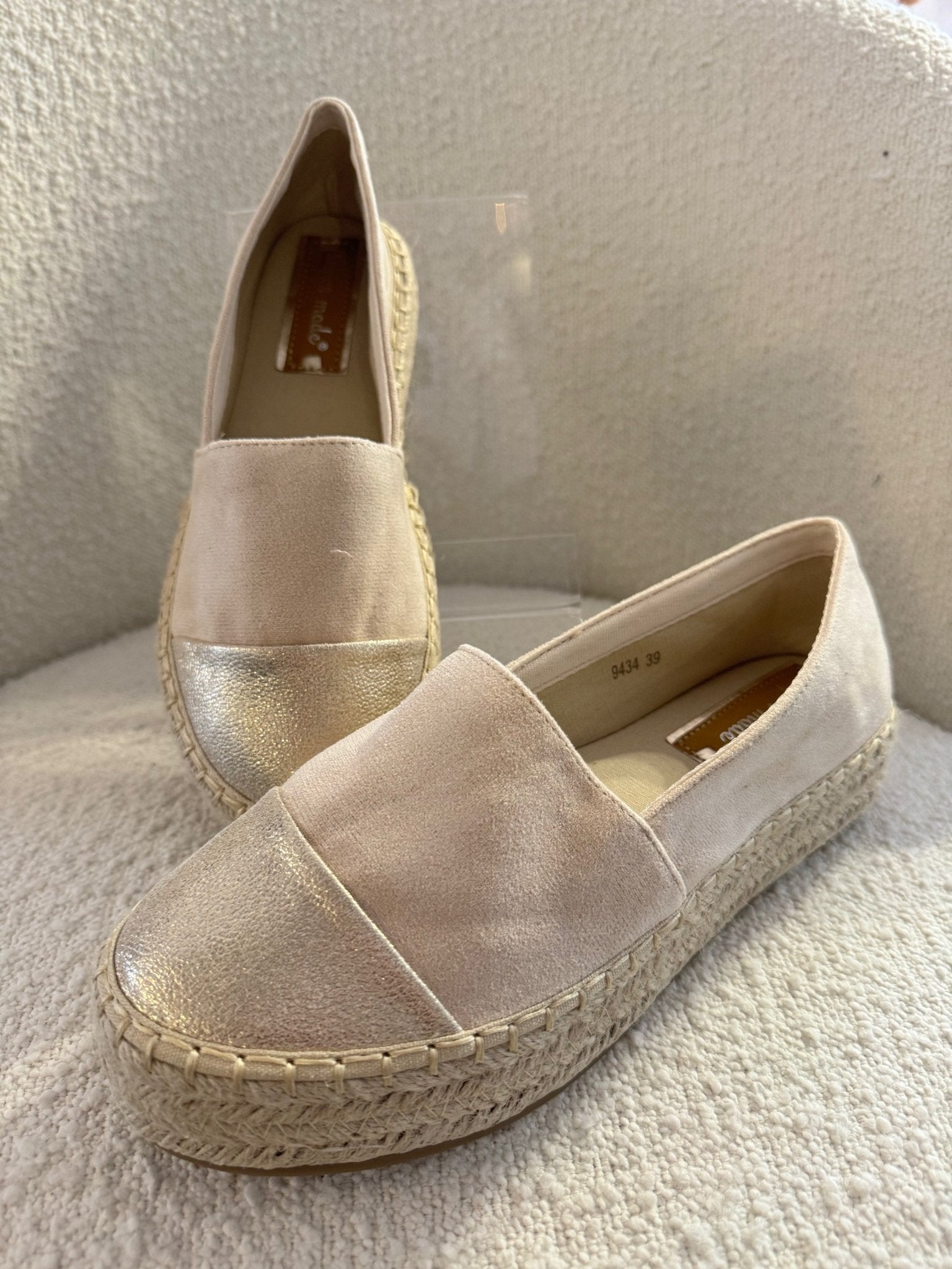 Espadrillers i beige m. shiny front og bred bund - Staun Denmark - Til hverdag og fest