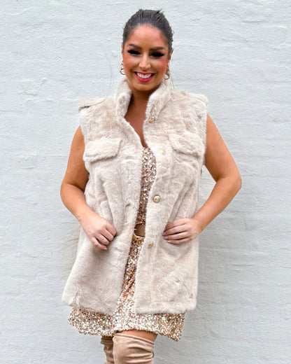 Faux fur vest i beige m. knapper - Staun Denmark - Til hverdag og fest
