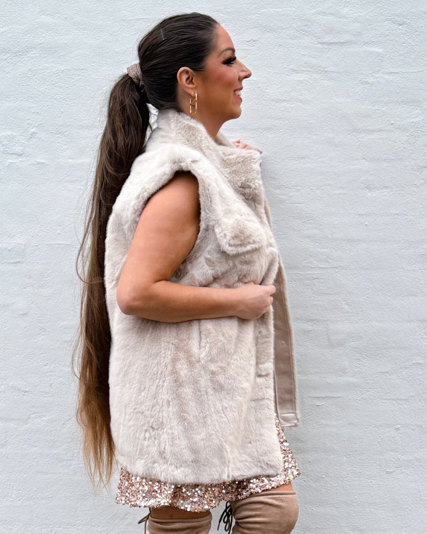 Faux fur vest i beige m. knapper - Staun Denmark - Til hverdag og fest