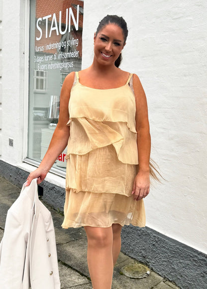 Layerkjole kort i beige i silke - Staun Denmark - Til hverdag og fest