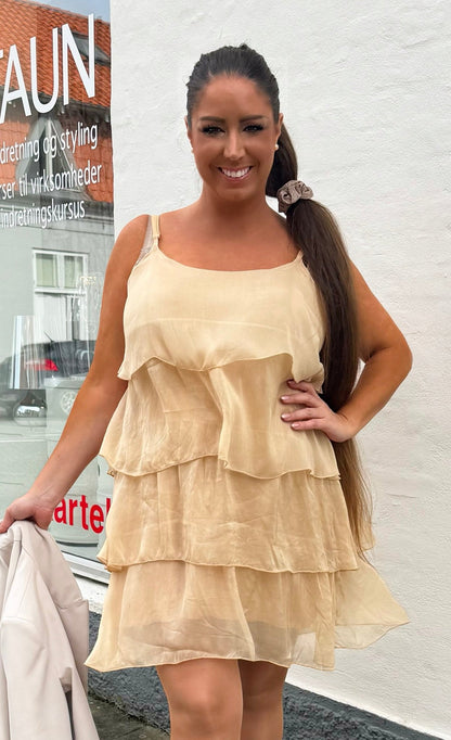 Layerkjole kort i beige i silke - Staun Denmark - Til hverdag og fest