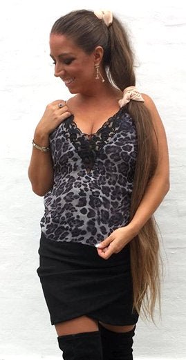 Leopard top med dyb blonde - grå - Staun Denmark - Til hverdag og fest