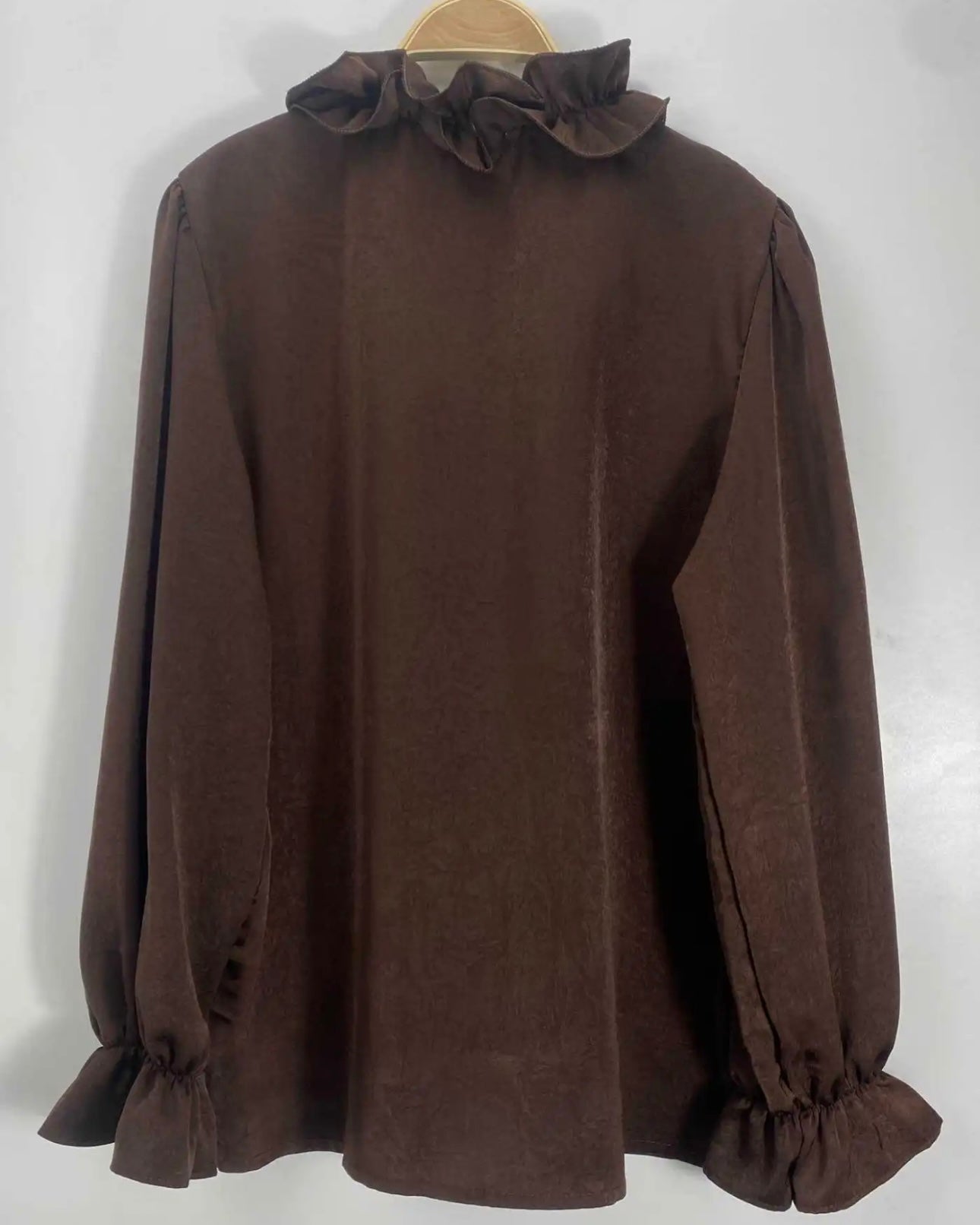 Skjorte med flæser langs front - brun - Staun Denmark - Til hverdag og fest