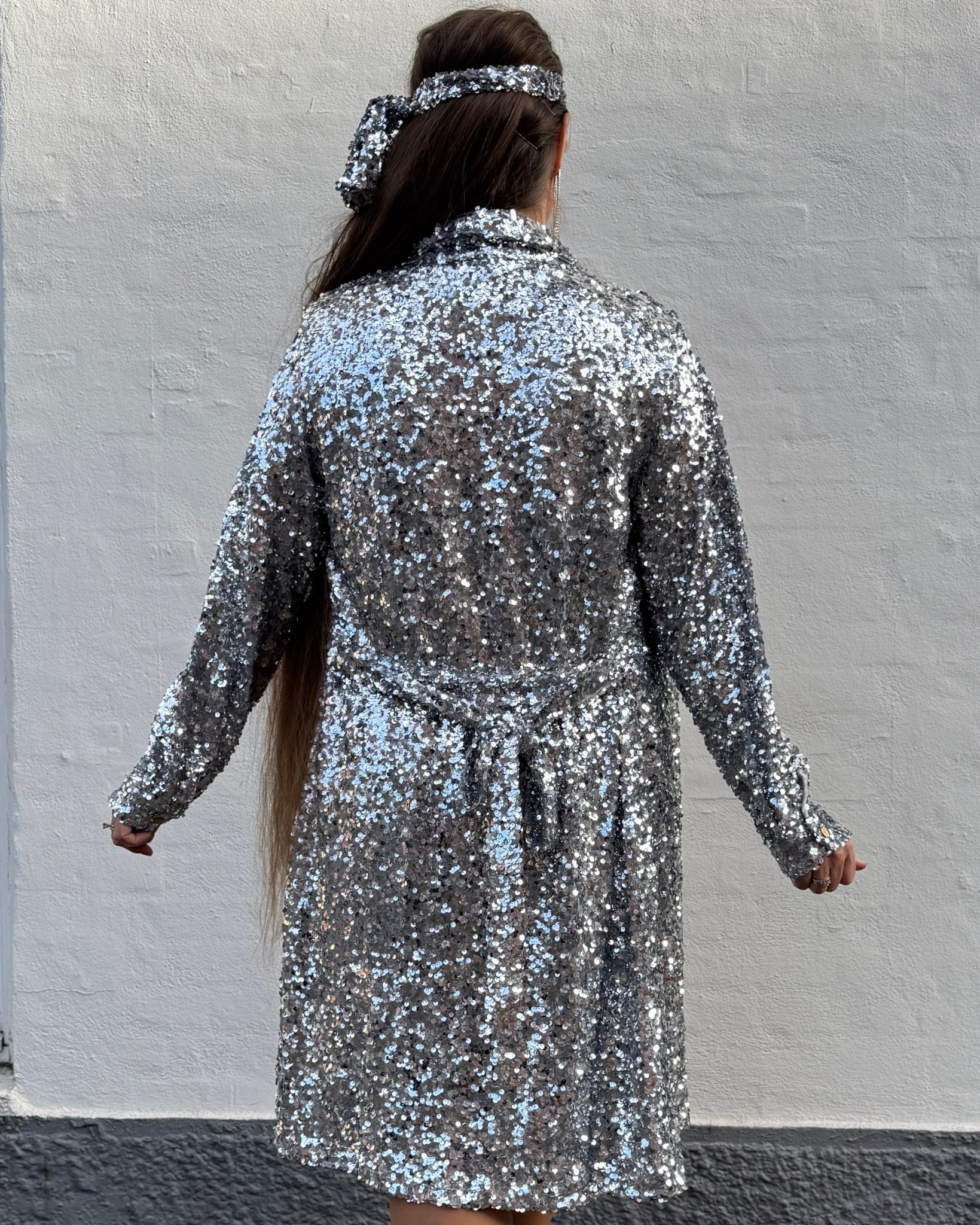 Staun kimono kjole i sølv glitter - Staun Denmark - Til hverdag og fest