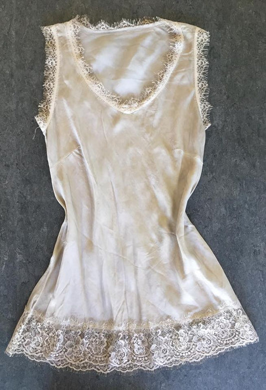 Top med blonde i taupe - Staun Denmark - Til hverdag og fest