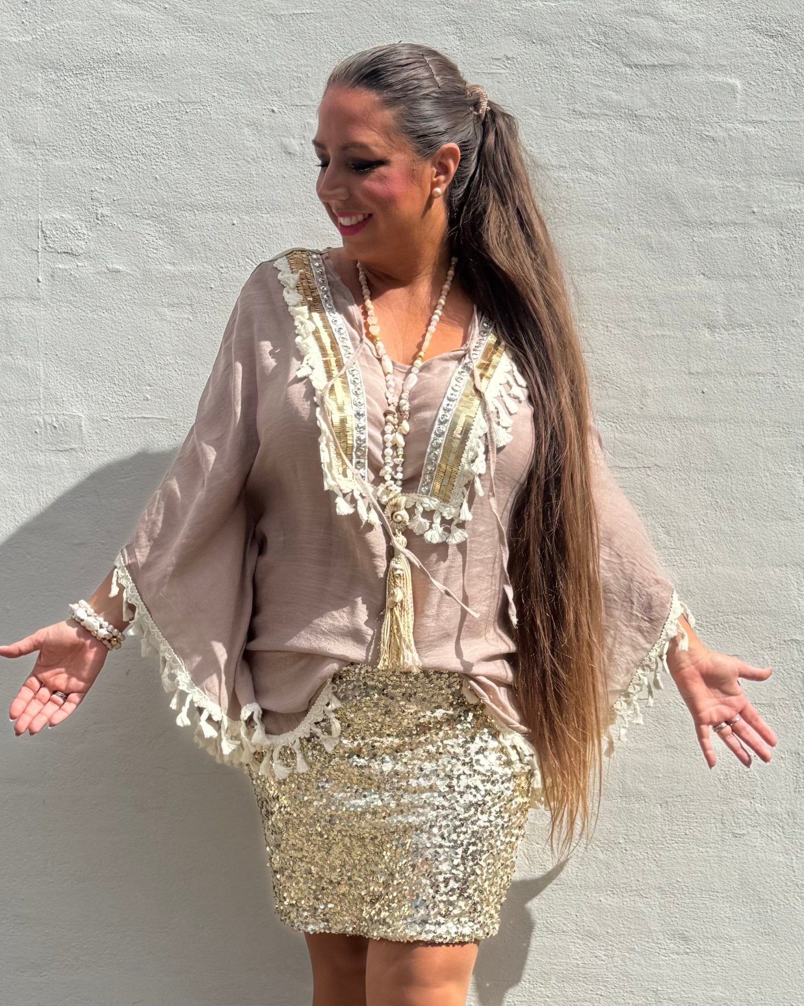 Tunika med pailletter og frynser - taupe - Staun Denmark - Til hverdag og fest