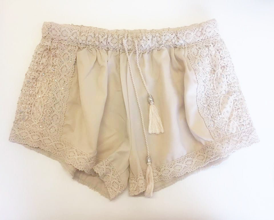 Victoria Shorts m. blonde og sten - beige - Staun Denmark - Til hverdag og fest